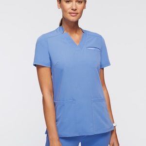 Jaanuu 3 Pocket Scrub Top